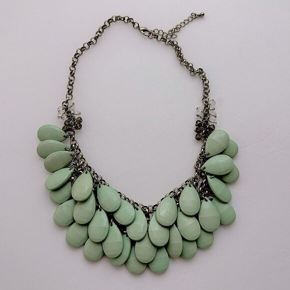 Sea Green Chunky Bead Statement Bib Necklace | Francesca’s Collection - Picture 1 of 3